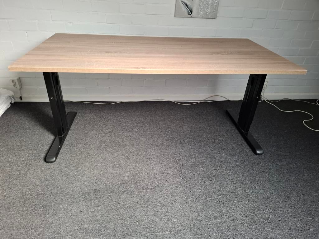 Stevig bureau, Ophalen, In hoogte verstelbaar