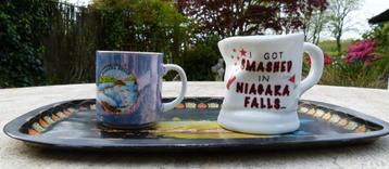 Niagara Falls Dienblad met Mok + Vrolijke Kreukel Mok  beschikbaar voor biedingen