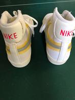 Nike halfhoge wit, zilver & geel mt. 36.5 usa 6 zgan blazer, Jongen of Meisje, Ophalen of Verzenden, Zo goed als nieuw, Sportschoenen