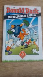 Donald Duck voetbal special KNVB en andere speciale Donald D, Boeken, Meerdere stripboeken, Ophalen of Verzenden, Gelezen
