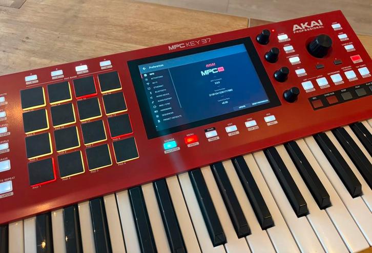 Akai MPC Keys 37 izgs, Muziek en Instrumenten, Synthesizers, Zo goed als nieuw, Overige aantallen, Overige merken, Met midi-aansluiting