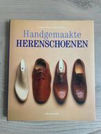 Handgemaakte herenschoenen, László Vass, Magda Molnár, Ophalen of Verzenden, Zo goed als nieuw, Mode algemeen
