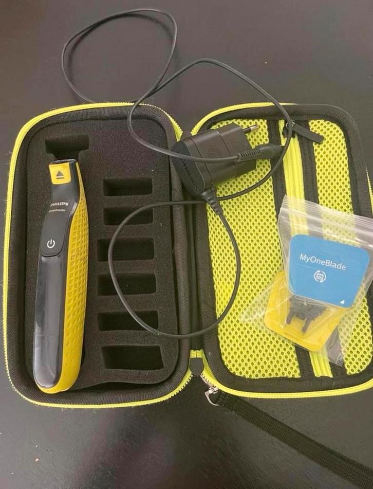 Philips OneBlade + 3 Mesjes & Oplader, Witgoed en Apparatuur, Persoonlijke-verzorgingsapparatuur, Zo goed als nieuw, Scheren en Epileren