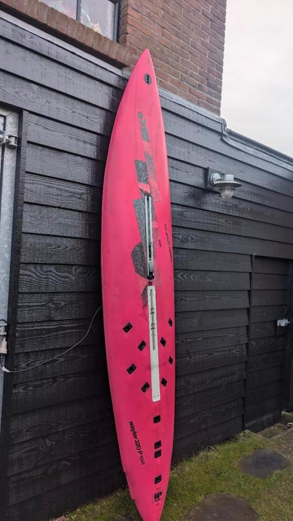 Surfplank - Decoratie mancave/tuin - Felle kleur, Watersport en Boten, Windsurfen, Gebruikt, Plank, 300 cm of meer, Met vin(nen)