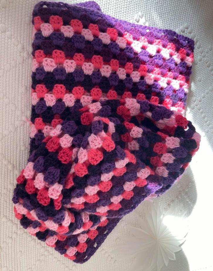 Gehaakte SJAAL crochet handmade 🌸 heerlijk warm 🌸, Kleding | Dames, Mutsen, Sjaals en Handschoenen, Zo goed als nieuw, Sjaal