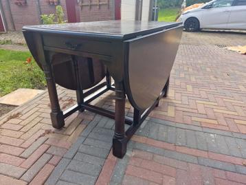 Hangoortafel met 2 stoelen - Gratis Afhalen! beschikbaar voor biedingen