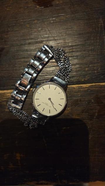 Horloge lelijk beschikbaar voor biedingen