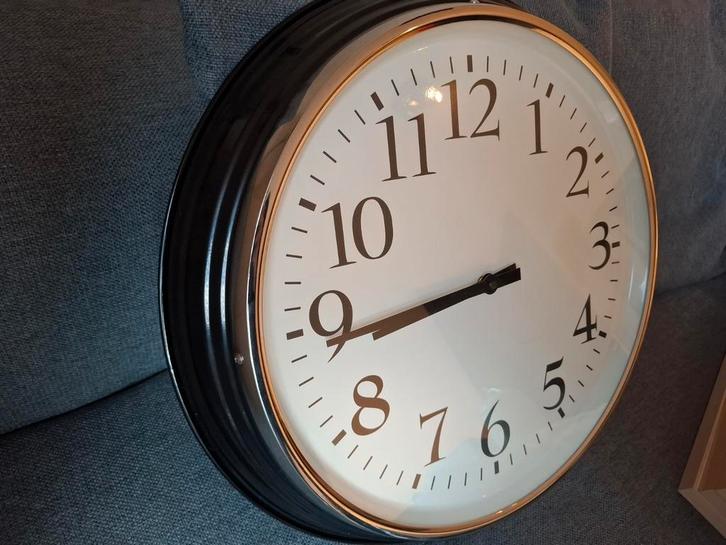 Grote XXL klok zwart met zilver, Huis en Inrichting, Woonaccessoires | Klokken, Zo goed als nieuw, Wandklok, Ophalen of Verzenden