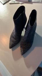 Luipaard grijs op queenie hak maat 40, Ophalen of Verzenden, Zo goed als nieuw, Grijs