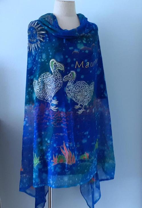 Omslagdoek. Mauritius. Voile. Helderblauw. 170 x 110 cm., Kleding | Dames, Mutsen, Sjaals en Handschoenen, Zo goed als nieuw, Sjaal