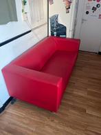 Rode driezitsbank - Gratis af te halen!, Huis en Inrichting, Banken | Sofa's en Chaises Longues, Ophalen, Kunststof, Gebruikt