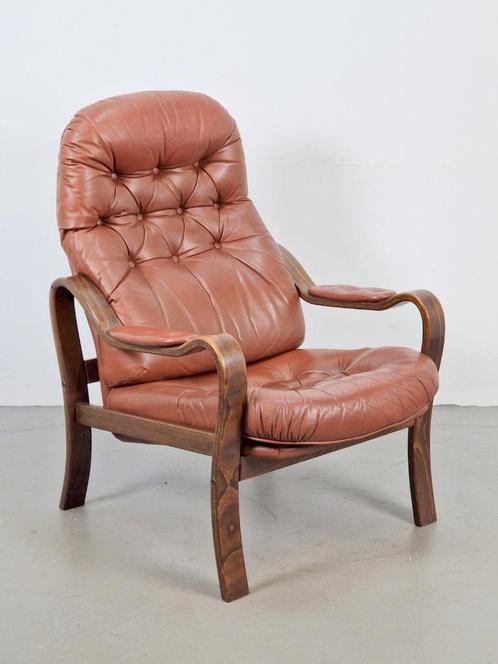 Vintage møbler Sweden fauteuil bruin leer gecapitonneerd ‘60, Huis en Inrichting, Fauteuils, Gebruikt, Hout, Leer, Overige materialen