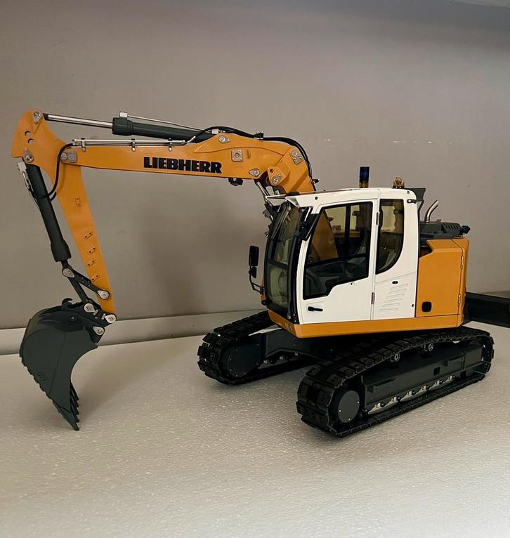 RC RTR 1/14 Liebherr R914 Rupskraan Graafmachine CUT Lesu MT, Hobby en Vrije tijd, Modelbouw | Radiografisch | Overige, Nieuw