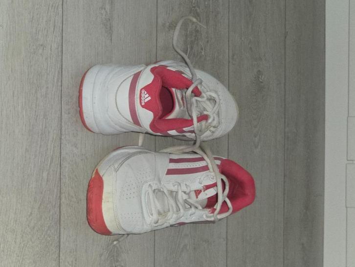 Tennisschoenen merk Adidas maat 42, Sport en Fitness, Tennis, Zo goed als nieuw, Schoenen, Adidas, L00, Ophalen