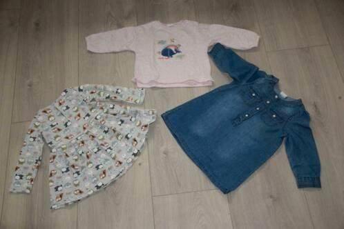 Twee jurkjes en een shirt voor een meisje --- Maat 80, Kinderen en Baby's, Babykleding | Maat 80, Zo goed als nieuw, Meisje, Jurkje of Rokje