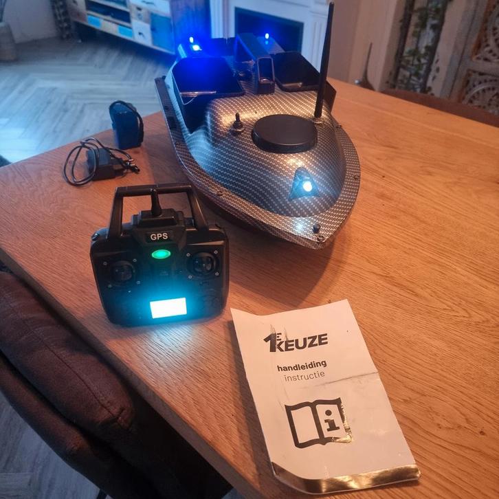 Voerboot met gps voor karpervissen, Watersport en Boten, Hengelsport | Karpervissen, Gebruikt, Ophalen of Verzenden