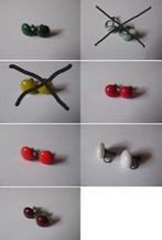 Vintage oorclips / schroefoorbellen rood wit ea / jaren 50, Sieraden, Tassen en Uiterlijk, Antieke sieraden, Ophalen, Overige materialen