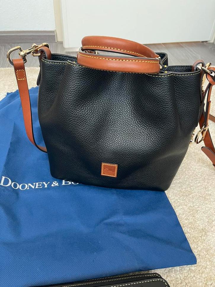 Dooney & Bourke lederen tas met wallet, Sieraden, Tassen en Uiterlijk, Tassen | Damestassen, Zo goed als nieuw, Zwart, Ophalen of Verzenden