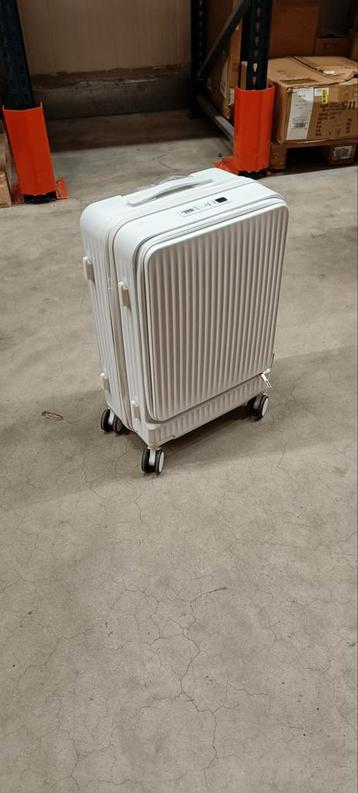 suit case  beschikbaar voor biedingen