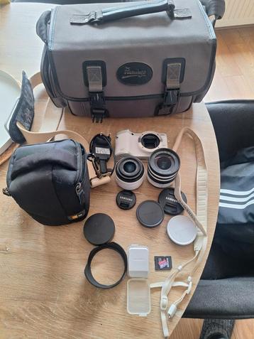 Samsung NX300 wit Camera met lenzen en accessoires beschikbaar voor biedingen