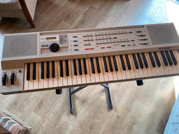 Hohner keyboard (Casio), Muziek en Instrumenten, Synthesizers, Gebruikt, 61 toetsen, Overige merken, Met standaard, Ophalen of Verzenden