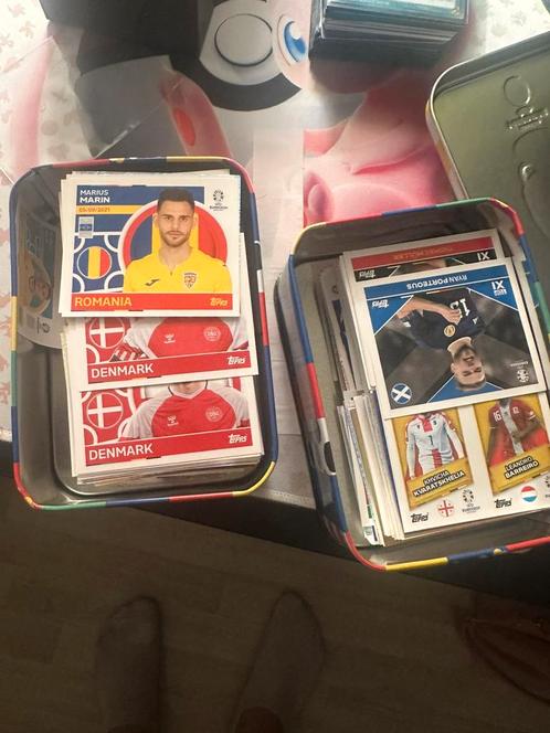Ontbrekende EK 2024 Topps Stickers? Vul je Stickerboek Aan!, Verzamelen, Sportartikelen en Voetbal, Nieuw, Poster, Plaatje of Sticker