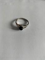 Zilveren ring met zwarte steen, Gebruikt, Zwart, Ophalen of Verzenden, Met edelsteen