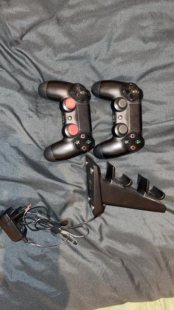 PS4 Controllers + Oplaadstation beschikbaar voor biedingen