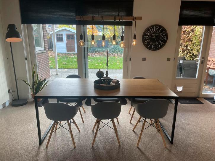 Eettafel met Stalen Onderstel, Huis en Inrichting, Tafels | Eettafels, Zo goed als nieuw, 100 tot 150 cm, 200 cm of meer, Vier personen