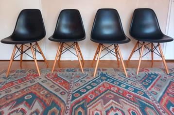 Vitra Eames DSW stoelen  beschikbaar voor biedingen