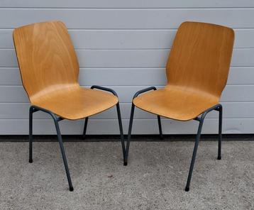 40 x Vintage schoolstoelen houten cafe stoelen horeca bistro beschikbaar voor biedingen