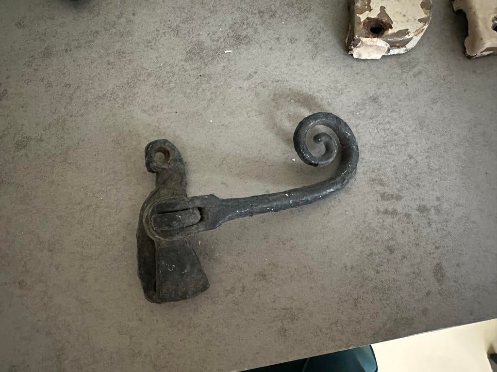 Jaren 30 Gietijzeren Raamgrepen. 6 stuks, Ophalen of Verzenden