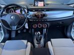 Alfa Romeo Giulietta 1.4 T Distinctive | Trekhaak | Navi | C, Voorwielaandrijving, Euro 5, Gebruikt, 4 cilinders
