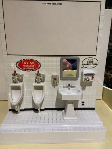 Openbaar toilet Men's Room Memo Board, tissuehouder beschikbaar voor biedingen