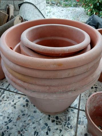 Kunstof terracotta kleurige Bloempotten Set beschikbaar voor biedingen