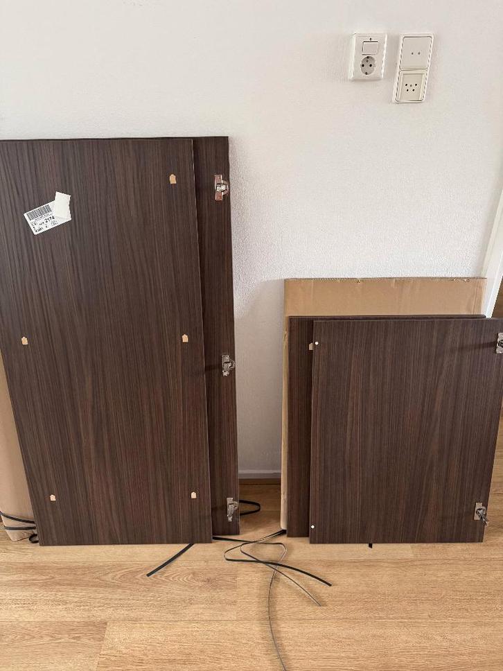 Grijze kast met walnoten deuren, Huis en Inrichting, Kasten | Kledingkasten, Nieuw, 200 cm of meer, 50 tot 100 cm, 50 tot 75 cm