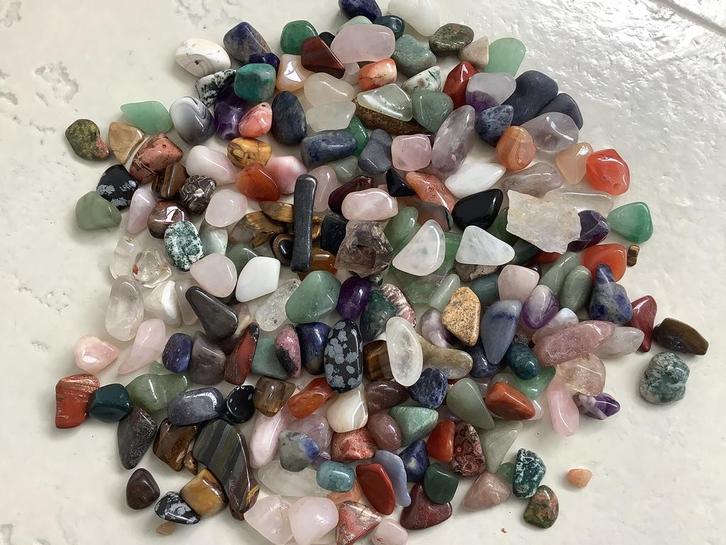 verzameling edelstenen oa bergkristal amethist tijgeroog etc, Verzamelen, Mineralen en Fossielen, Ophalen of Verzenden