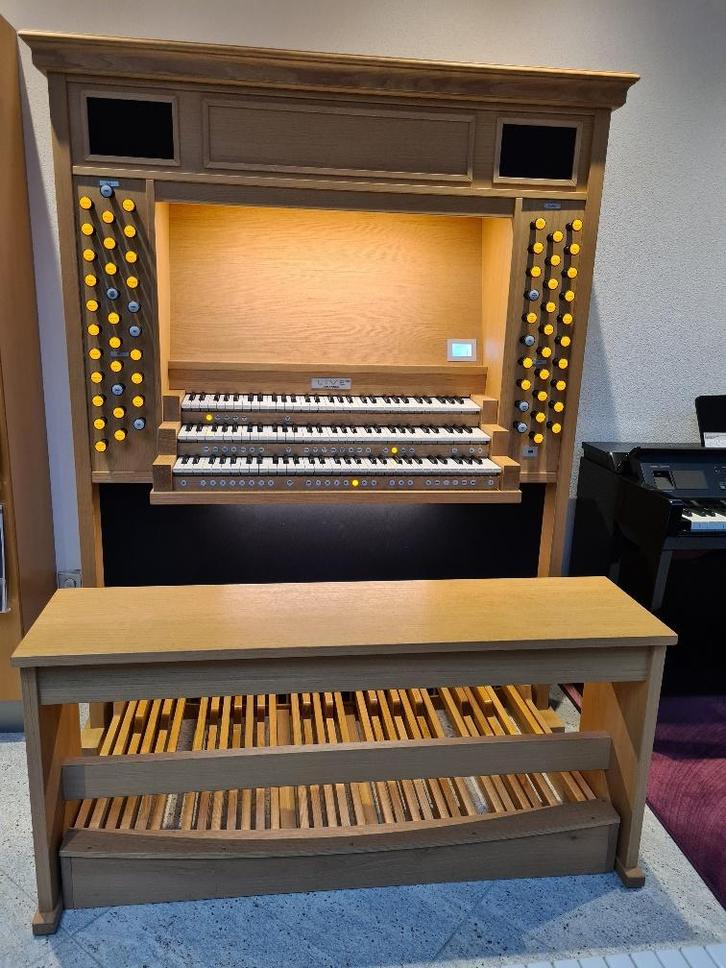 Johannus LiVE 3P eiken natuureffect occasion Platinum Voice, Muziek en Instrumenten, Orgels, Gebruikt, Pijporgel, 3 klavieren