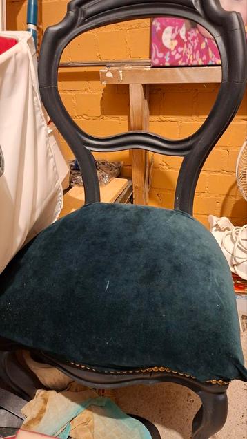 Groene sierstoel beschikbaar voor biedingen