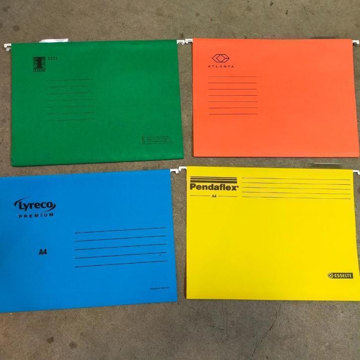 set van 50 Gekleurde A 4 hangmappen diverse merken, Diversen, Schrijfwaren, Ophalen of Verzenden