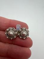 Zilveren broche, gemaakt van 2 Zeeuwse knoppen., Gebruikt, Ophalen of Verzenden, Zilver