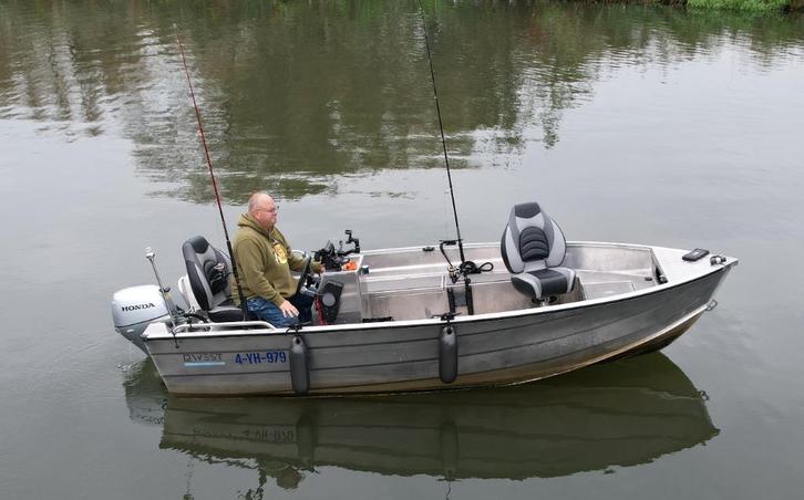 2jr oud!! Qwest RF450 visboot, 15pk Honda bbm, Raymarine HV7, Watersport en Boten, Vis- en Consoleboten, Gebruikt, 10 tot 30 pk