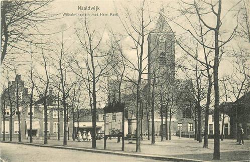 (388-195-041) Naaldwijk Wilhelminaplein met Kerk, Verzamelen, Ansichtkaarten | Nederland, Zuid-Holland, Verzenden