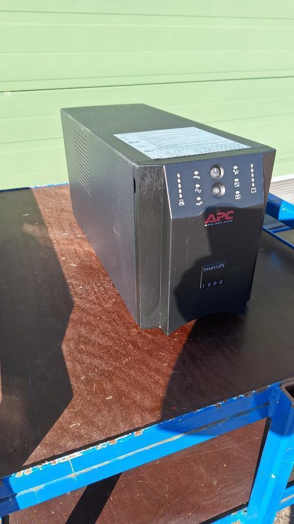 APC Smart UPS 1000 noodstroomvoeding, Computers en Software, Noodvoedingen (UPS), Gebruikt, Ophalen