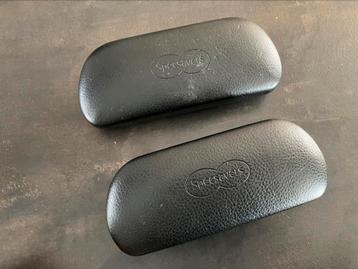 Hard-case brillenkokers beschikbaar voor biedingen