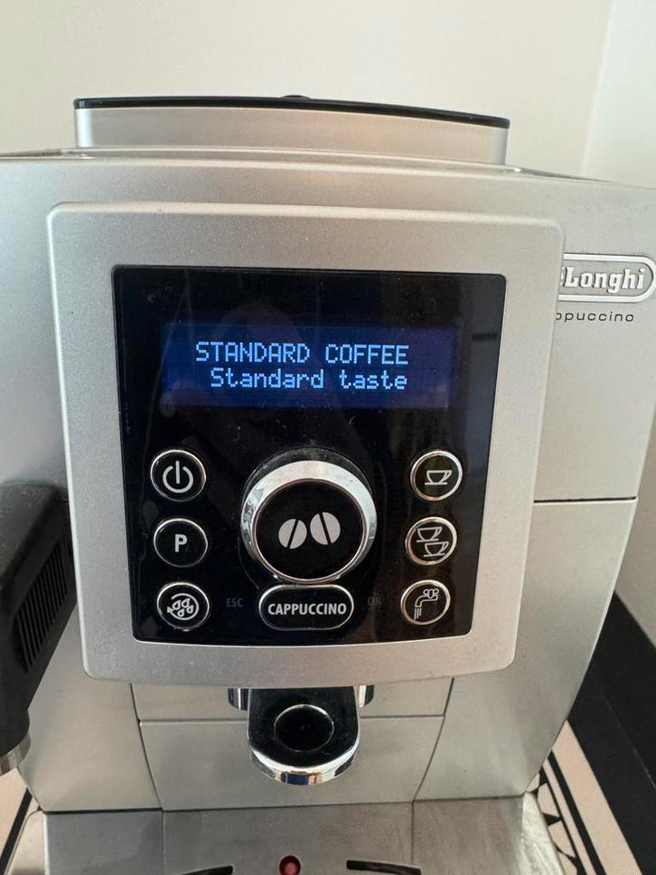 De Longhi Koffiemachine ECAM 23.420, Witgoed en Apparatuur, Koffiezetapparaten, Gebruikt, Koffiebonen, Koffiemachine, 2 tot 4 kopjes