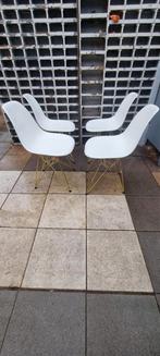Kuipstoelen Eames Vitra Replica 4 stuks, kuipstoeltjes, Huis en Inrichting, Ophalen, Wit