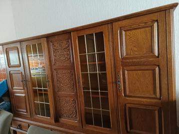 Prachtige Eikenhouten Kast met Glasdeuren beschikbaar voor biedingen
