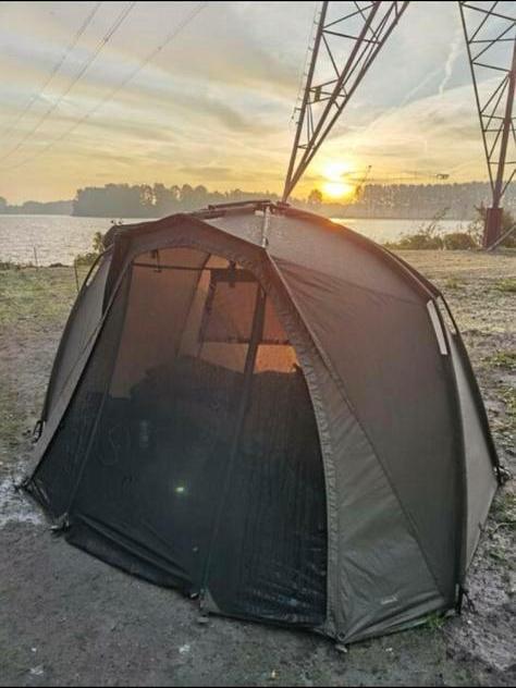 Trakker Tempest 100T Karpertent, Watersport en Boten, Hengelsport | Karpervissen, Gebruikt, Overige typen, Ophalen