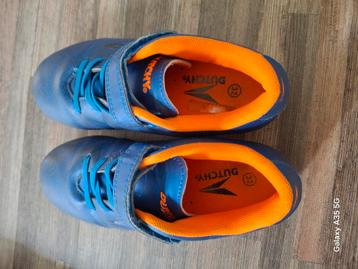 Dutchy voetbalschoenen maat 32 blauw/oranje beschikbaar voor biedingen